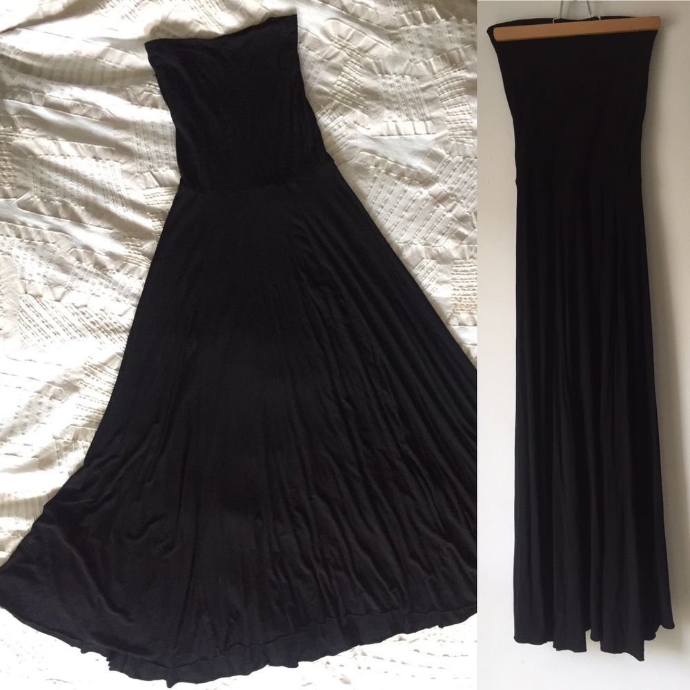 Black sleeveless jersey dress